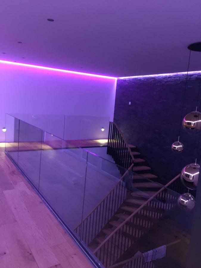 Moderne Mit Whirlpool Und Heimkino Willa