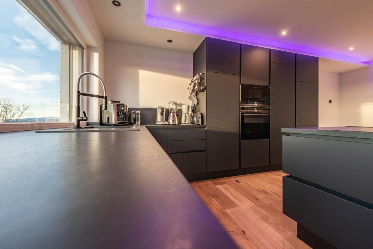 Moderne Mit Whirlpool Und Heimkino Willa *