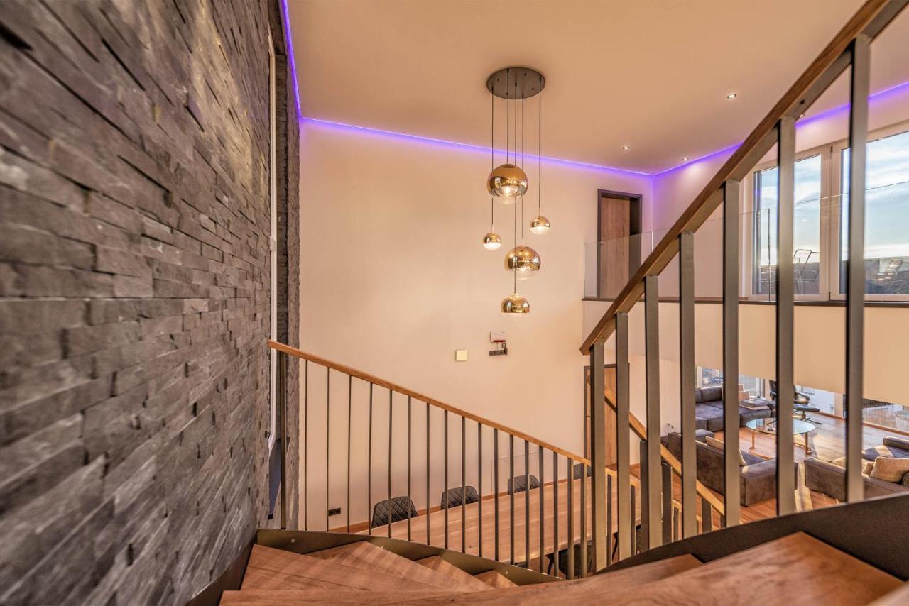 Moderne Mit Whirlpool Und Heimkino *